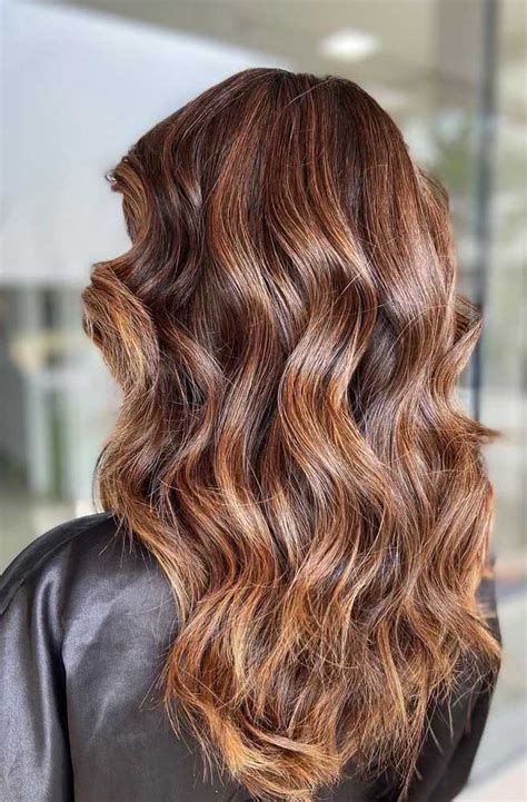 cabelo curto morena iluminada mel|Morena iluminada mel: o tom perfeito para mechas lindas